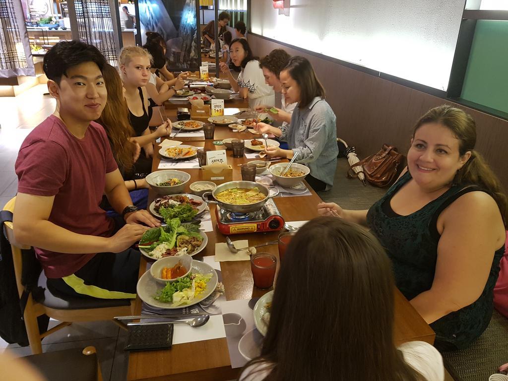 Comeinn Guesthouse Hongdae - Female Only Seoel Buitenkant foto