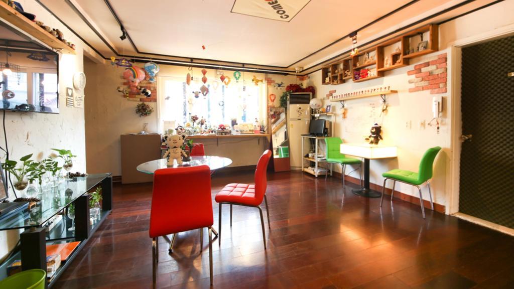 Comeinn Guesthouse Hongdae - Female Only Seoel Buitenkant foto
