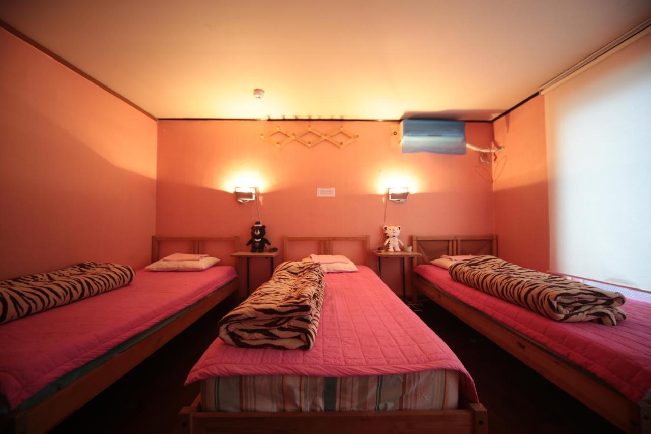 Comeinn Guesthouse Hongdae - Female Only Seoel Buitenkant foto