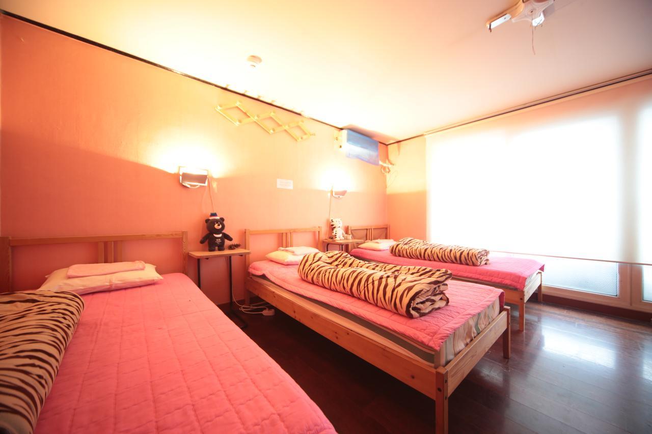 Comeinn Guesthouse Hongdae - Female Only Seoel Buitenkant foto