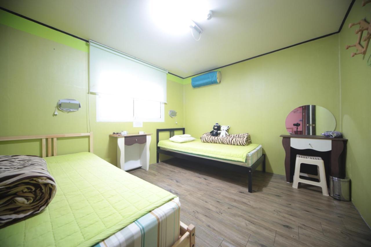 Comeinn Guesthouse Hongdae - Female Only Seoel Buitenkant foto