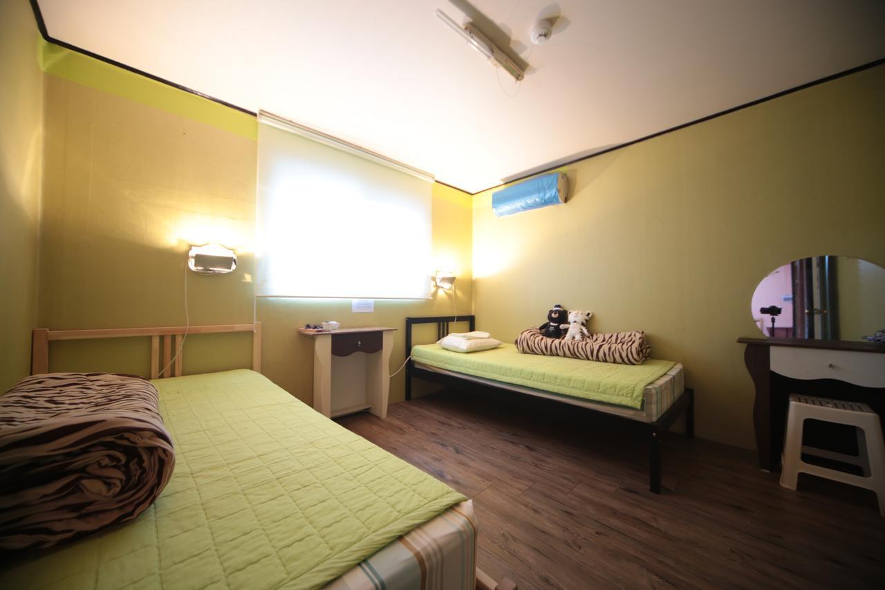 Comeinn Guesthouse Hongdae - Female Only Seoel Buitenkant foto